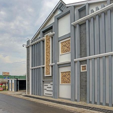 Oyo 90404 Pringombo Homestay 2 Syariah 반다르 람풍 외부 사진
