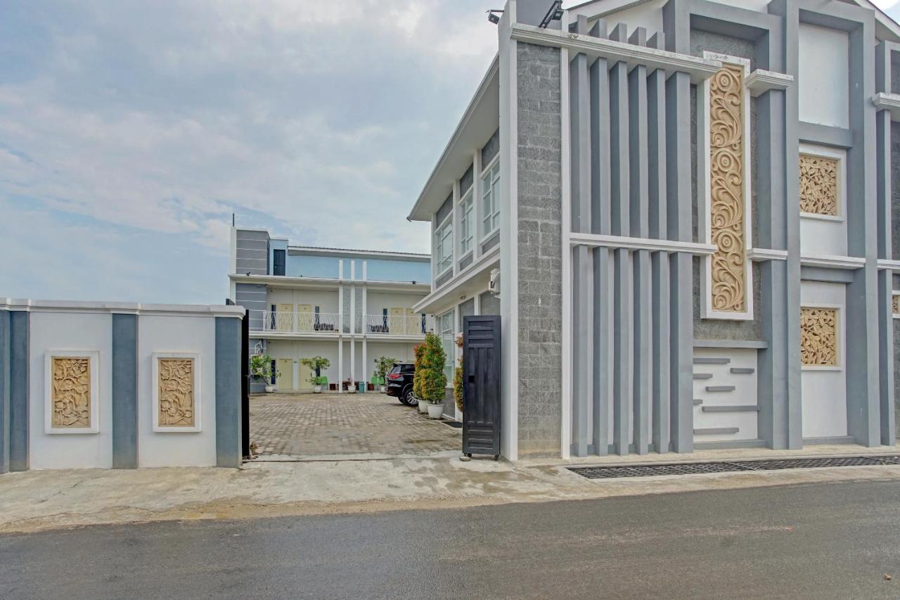 Oyo 90404 Pringombo Homestay 2 Syariah 반다르 람풍 외부 사진